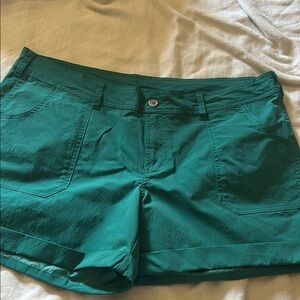 The North Face Green Cargo Shorts Lightweight and Durable